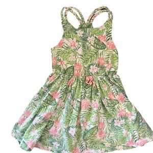 Absolutely adorable floral summer dress. Tag says 4T I’d say it runs small.